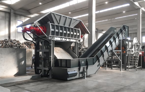 Cesoia CR2A e mulino verticale MV 2000: le innovazioni CAMEC per il trattamento dei rifiuti ferrosi