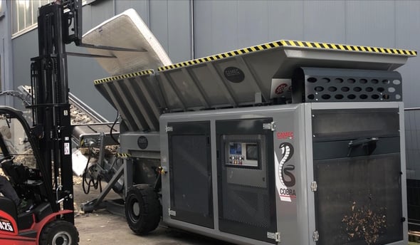 Tratamento de resíduos volumosos: porquê escolher uma trituradora móvel