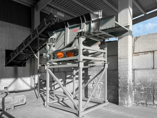 Vibrating screen