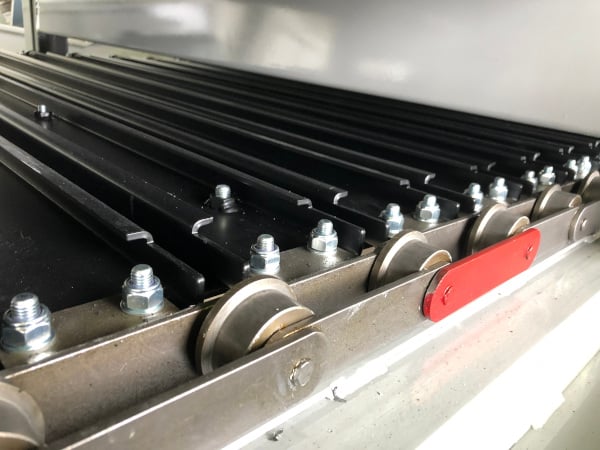 Rubber-faced Metal Slat Conveyors