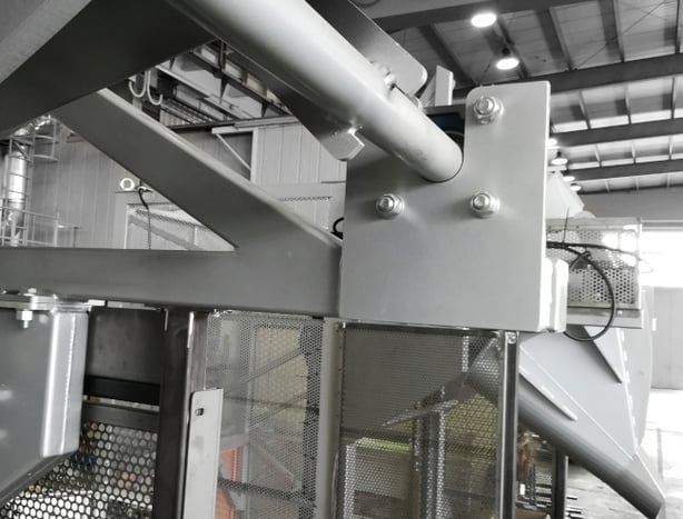 Front Discharge Tippers for Preforms with Special Conveying Hopper
